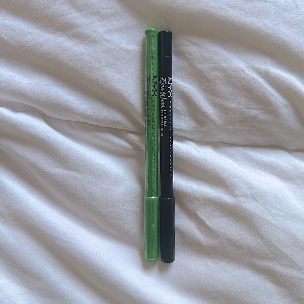 BRAND NEW NYX Epic Wear Eyeliner Stick Bundle of Pitch Black & Emerald Cut